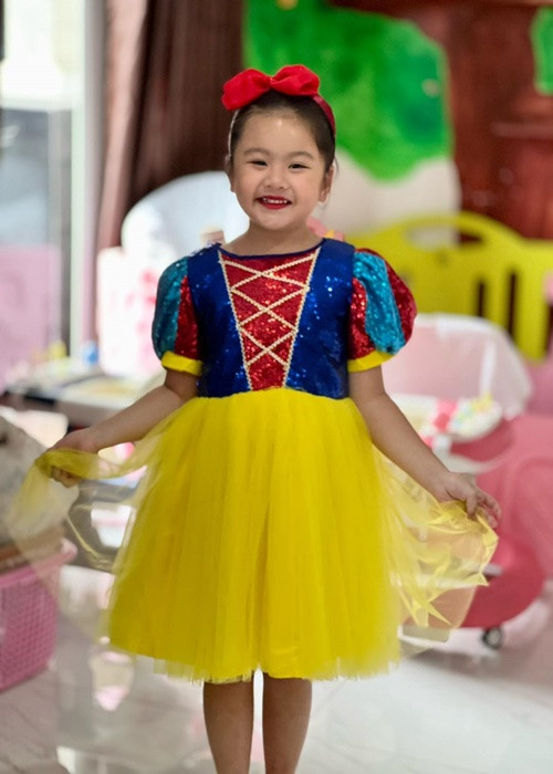 Bé Queenie chào đời vào tháng 10/2016. Càng lớn, cô nhóc càng đáng yêu.