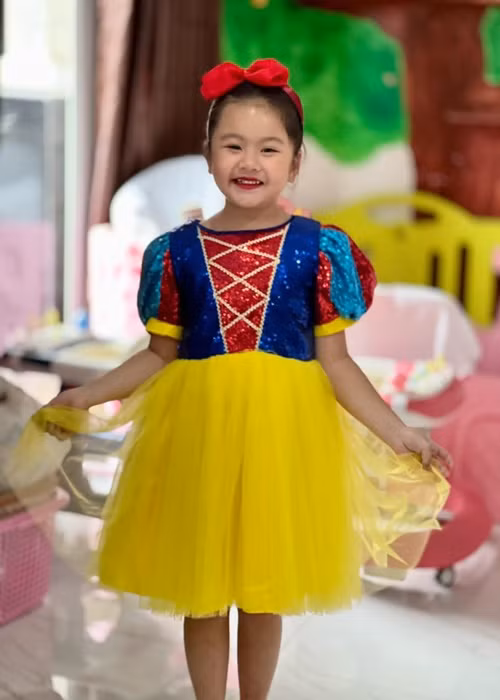 Bé Queenie chào đời vào tháng 10/2016. Càng lớn, cô nhóc càng đáng yêu.