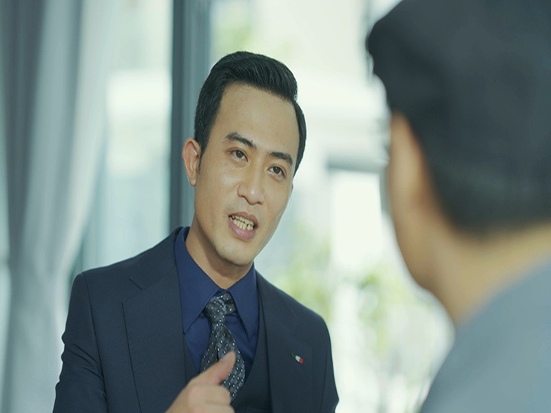 Doãn Quốc Đam cũng tham gia phim “Đấu trí”. Anh đóng vai Tuấn- Giám đốc công ty Khải Tuấn, bằng quan hệ và mánh khoé đã trở thành nhà cung cấp sinh phẩm kit test cho nhiều tỉnh thành. Ảnh: Thể thao văn hóa