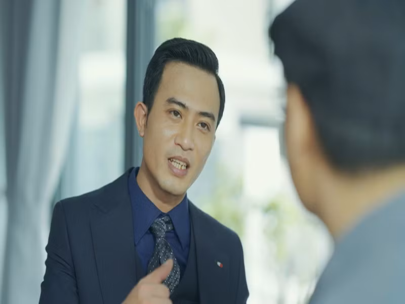 Doãn Quốc Đam cũng tham gia phim “Đấu trí”. Anh đóng vai Tuấn- Giám đốc công ty Khải Tuấn, bằng quan hệ và mánh khoé đã trở thành nhà cung cấp sinh phẩm kit test cho nhiều tỉnh thành. Ảnh: Thể thao văn hóa