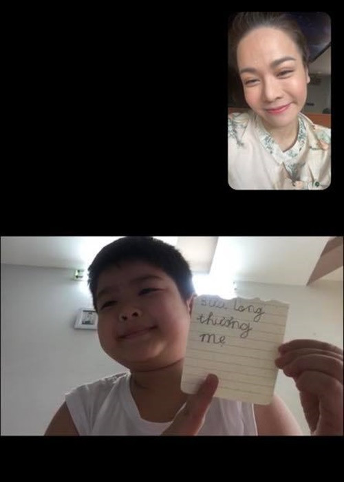 Nhật Kim Anh khoe con trai nói thương mẹ khi cả hai trò chuyện qua điện thoại.