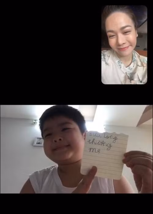 Nhật Kim Anh khoe con trai nói thương mẹ khi cả hai trò chuyện qua điện thoại.