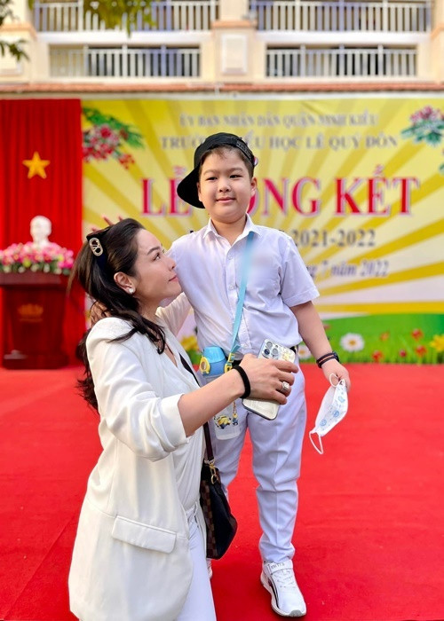 Bé Putin - con trai của Nhật Kim Anh đang sống cùng doanh nhân Bửu Lộc.