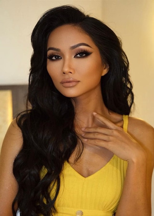 H'hen Niê nhanh chóng liên lạc với A để phần trần và nhận được sự thông cảm từ phía A. “Cô ấy không biết gì thật và khúc mắc sinh ra từ khâu thỏa thuận công việc của nhân viên hai bên. Lỗi ai thì nên trách người đó”, A cho hay. Ảnh: FBNV