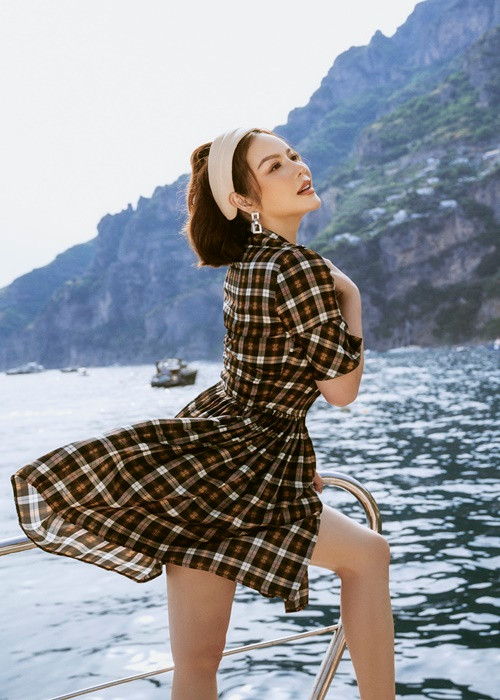 Thông thường, cô xuất hiện trước công chúng với hình ảnh vô cùng sang trọng và quý phái.