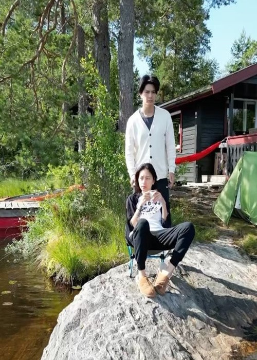 Chênh nhau 11 tuổi nhưng Huy Trần và Ngô Thanh Vân tỏ ra tâm đầu ý hợp và rất xứng đôi. Trong đám cưới hồi tháng 5 vừa qua, Ngô Thanh Vân chia sẻ, cô đã sẵn sàng làm vợ, làm mẹ.