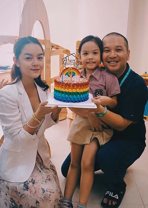 Ngoài bé Tuệ An, Phạm Quỳnh Anh và chồng cũ còn có cô con gái chung Tuệ Lâm.