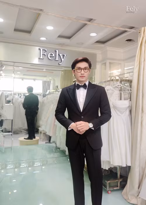 Còn Đình Tú viết trên trang cá nhân: "Mình tạm chia tay nhau nhé…397 ngày yêu".