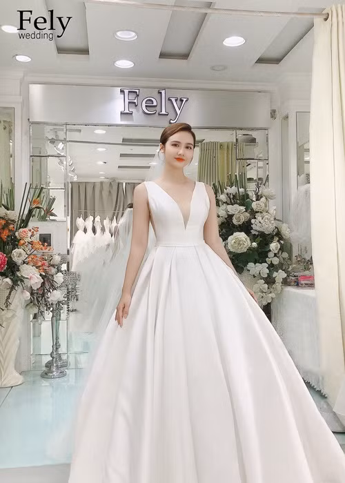 Vai diễn trong "Thương ngày nắng về" là vai chính đầu tiên trong sự nghiệp diễn xuất của Huyền Lizzie.