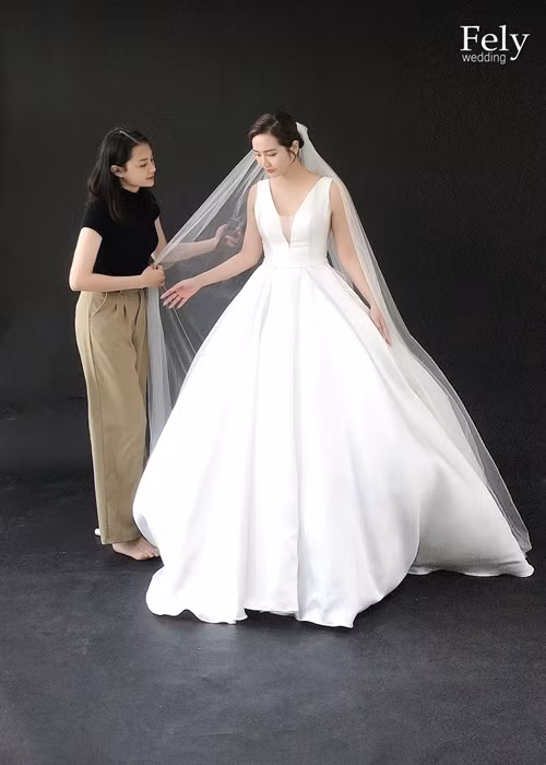 Huyền Lizzie chia sẻ khi bộ phim vừa đóng máy: "1 năm 1 tháng 2 ngày đã được sống cùng Vân Trang cùng gia đình Thương ngày nắng về. Quá đỗi yêu thương và tự hào. Luôn biết ơn và trân trọng những người đã trao cho em cơ hội này để em một lần được cháy hết mình với đam mê. Cảm ơn thật nhiều ạ".