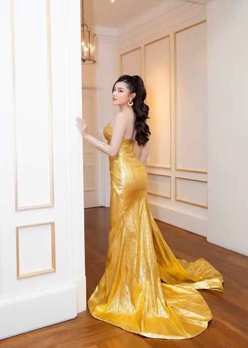 Năm 2017, Huyền My được trang Sohu (Trung Quốc) ca ngợi là "Quốc bảo mỹ nữ của Việt Nam". Sohu giới thiệu Huyền My là "mỹ nữ vốn ở trên tiên giới, cớ sao lại đi lạc chốn nhân gian".