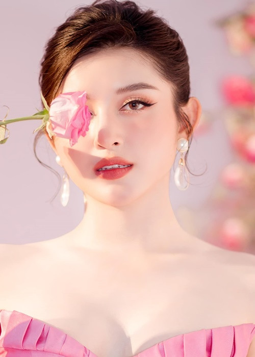 Nàng hậu tâm sự: “Tôi muốn mình là người vợ, người mẹ tốt, thay vì những ồn ào không đáng có”.