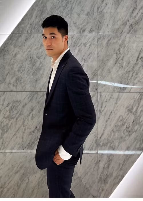 CEO Bảo Hoàng không chỉ có tài mà còn điển trai, lịch lãm. Ảnh: FBNV