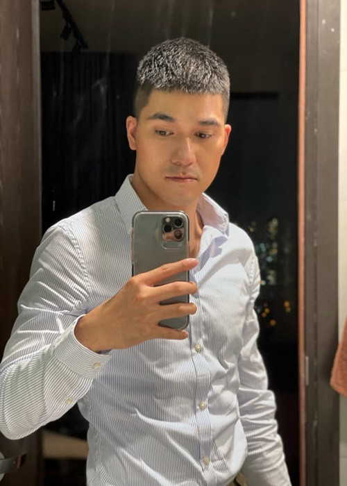 Ngày đồng hành cùng Khánh Vân ở Hoa hậu Hoàn vũ Thế giới 2020, anh nhận được sự yêu mến của nhiều thí sinh. Ảnh: FBNV