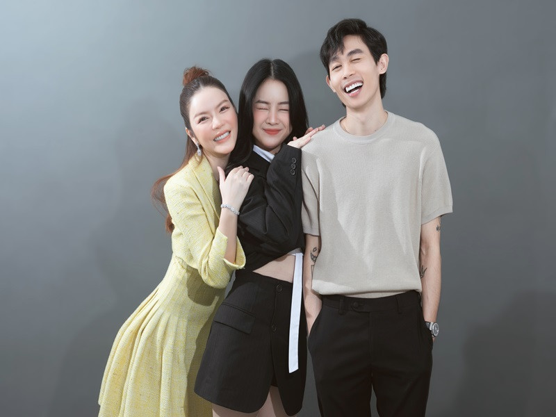 Để tiếp cận Mie, Hồng Thanh đã nhắn tin vào Facebook và mời cô cộng tác trong một số dự án. Nữ DJ khá bất ngờ khi được đàn anh “chọn mặt gửi vàng” để đóng viral clip.