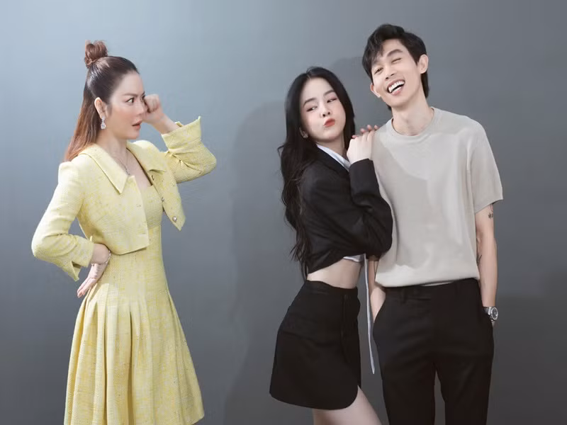 Hồng Thanh cho biết, anh và Mie quen nhau khi được mời biểu diễn trong một show ngoài trời ở Đà Nẵng. Từ lần gặp đầu tiên, bẵng đi 2 năm sau, cả hai mới gặp lại trong một quán cà phê và bắt đầu làm quen.