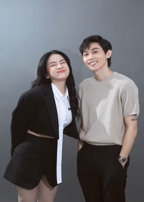 Bạn gái Hồng Thanh từng vấp sự phản đối của gia đình, người thân vì cho rằng đây là công việc không phù hợp. Thậm chí, thời mới vào nghề, Mie từng nhiều lần bị các sân khấu, quán bar từ chối vì ăn mặc không sexy.