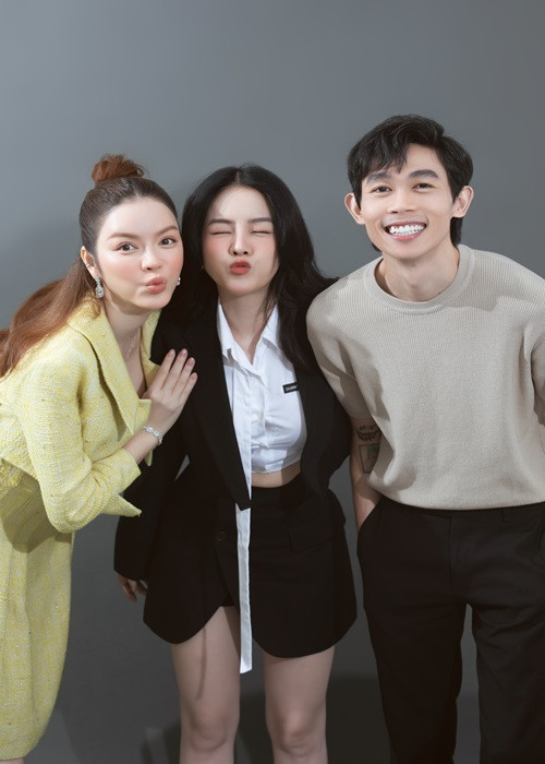 Chia sẻ với Lý Nhã Kỳ về ấn tượng đầu tiên về Hồng Thanh, “hoa hậu DJ” cho hay: “Anh ấy không phải là gu tôi. Khi quay phim, ảnh còn hay giỡn nữa, mà tôi không thích đàn ông hay giỡn nhây. Chúng tôi lệch pha kinh khủng. Đến khi cả hai nắm tay quay chung một bài hát thì lúc đó mới cảm thấy xao xuyến. Anh ấy cũng thường mua đồ ăn sang nhà tôi đưa, chở đi biển chơi… Nhưng đến khoảng hơn 1 tháng tôi mới đồng ý làm bạn gái ảnh”.