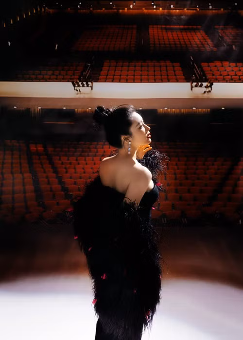 Tuy nhiên, Thúy Ngân tâm sự, các tình cũ của cô không phải là đại gia nhưng đều là những người đàn ông thành đạt, biết phấn đấu và không ngừng nỗ lực trong công việc.