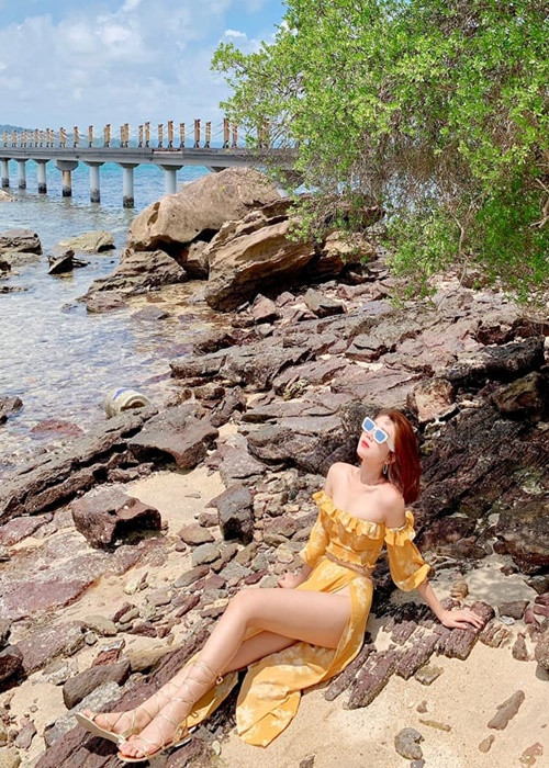 Nữ diễn viên sinh năm 1991 sở hữu vóc dáng gợi cảm với chiều cao 1m7, số đo ba vòng 90 - 60 - 95cm.