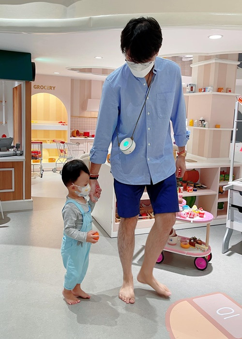 Theo Thúy Vân, ông xã của cô chăm con giỏi hơn cả vợ.