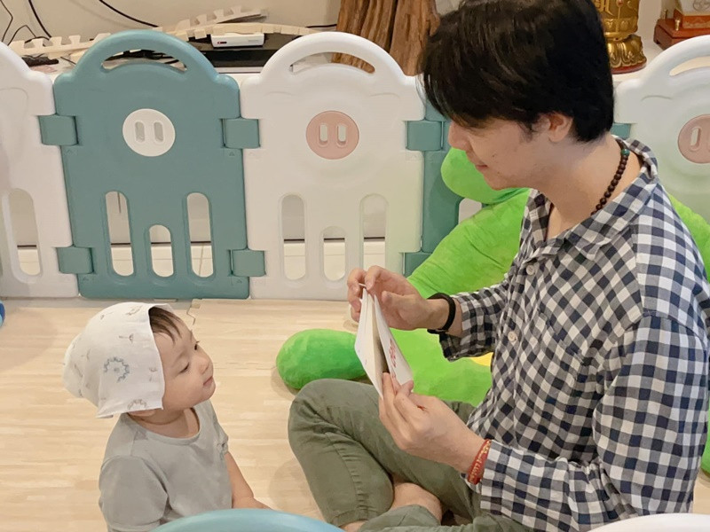 Đối với việc chăm con, vợ chồng Thúy Vân đều biết cách chăm con.