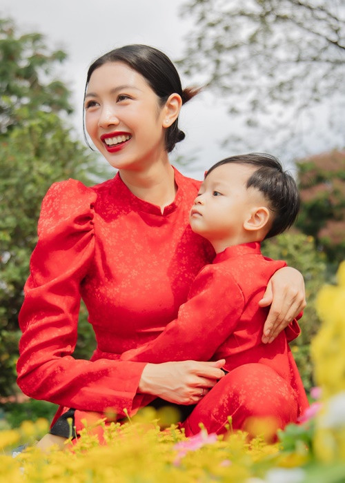 Con trai của Thúy Vân năm nay được 2 tuổi, rất kháu khỉnh.