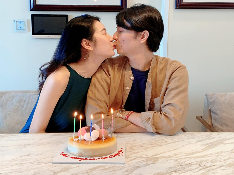 Thúy Vân từng chia sẻ trong một chương trình, điều cô trân trọng ở chồng là anh là người nắm tay cô trong những lúc cô khó khăn nhất, không quan tâm cô là người nổi tiếng hay nghệ sĩ. Thúy Vân từng khoe được ông xã ủng hộ những việc hay làm hay những ước mơ.