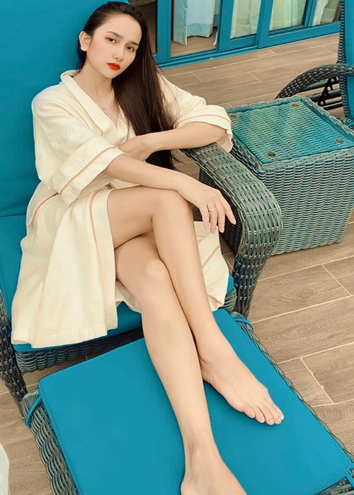 Huỳnh Như kết hôn với Khánh Đơn vào tháng 12/2018. Đến tháng 10/2020, cả hai tổ chức đám cưới.