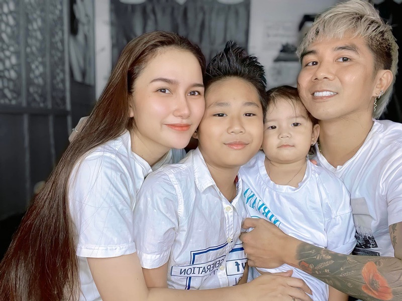 Huỳnh Như luôn vun đắp tình cảm gia đình. Cô đặt chồng ở một vị trí rất quan trọng để lựa lời ăn tiếng nói và chăm sóc con trai riêng của chồng chu đáo.