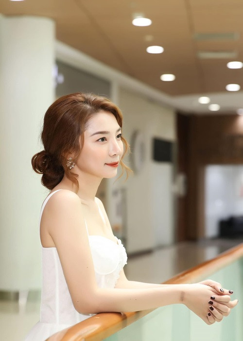 Minh Khuê từng trải qua khoảng thời gian cực kỳ khó khăn, thậm chí là trầm cảm do sự ra đi đột ngột của mẹ ruột.