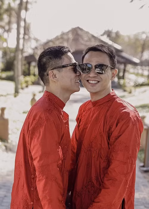 Theo Sơn Đoàn và Anh Tuấn, chuyện vun đắp tình cảm là việc làm liên tục và hàng ngày.