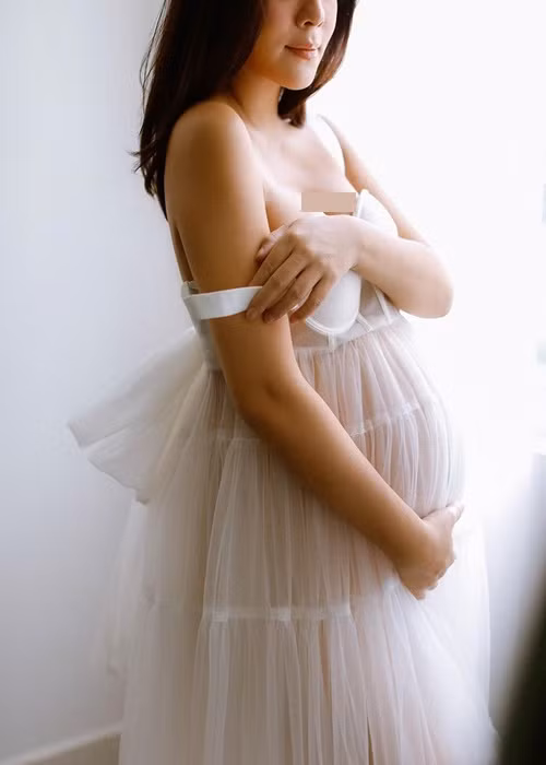 Nữ ca sĩ liên tục khoe ảnh bầu bí trên trang cá nhân.