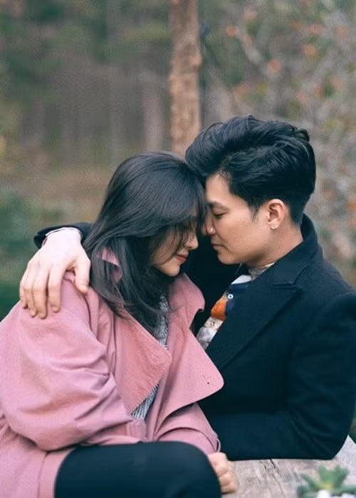 Kể từ khi công khai hẹn hò, Phi Hùng liên tục khoe ảnh bên người yêu kèm lời ngọt ngào dành cho nửa kia. Phía Trần Yến cũng dành lời yêu thương cho bạn trai. Ảnh: FBNV