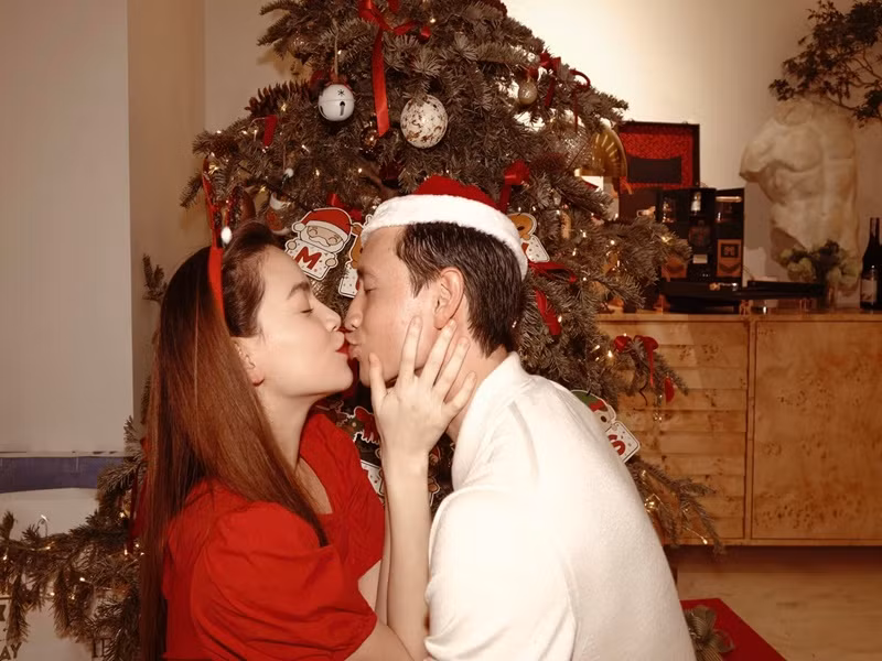 Tình cảm của vợ chồng Hồ Ngọc Hà dường như càng mặn nồng sau khi cả hai đón cặp song sinh gia nhập tổ ấm.