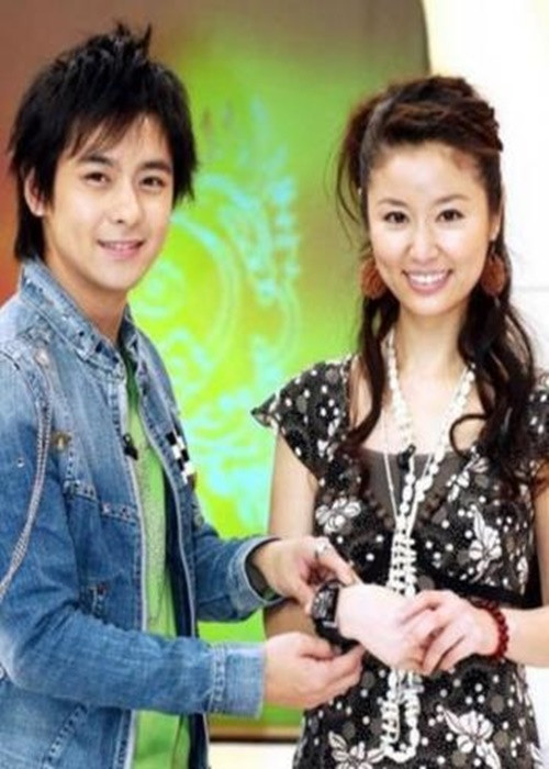 Lâm Tâm Như và Lâm Chí Dĩnh gặp và nảy sinh tình cảm trên phim trường School days năm 1993. Cả hai hẹn hò bí mật nhưng không lâu sau đó chia tay. Ảnh: Người lao động