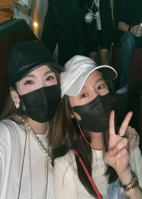 Trước đó, khi Trần Nhược Nghi - vợ Lâm Chí Dĩnh đăng tải bài viết về tình trạng của tài tử trên trang cá nhân, Lâm Tâm Như để lại bình luận động viên: "Cố lên em, hãy giữ sức khỏe và chăm sóc cho bản thân nữa nhé". Ảnh: Sức khỏe và đời sống