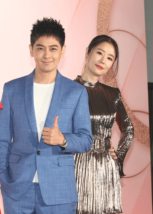 Tháng 3/2022, Lâm Tâm Như và Lâm Chí Dĩnh không chỉ thoải mái hội ngộ tại một sự kiện mà còn chia sẻ chuyện tình một thời. Ảnh: Tiền Phong