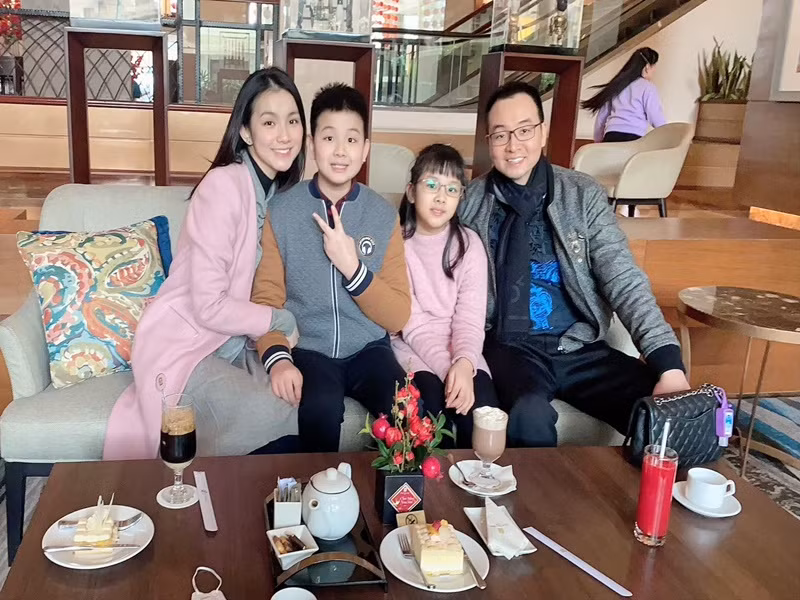 Đến nay, vợ chồng nàng á hậu có hai con chung.