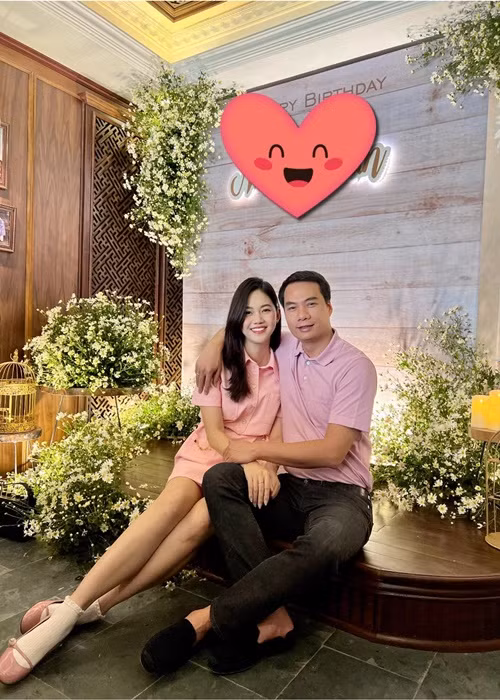 Thanh Tú quen biết CEO Nguyễn Thành Phương từ đầu năm 2018. Tháng 12 cùng năm, cả hai tổ chức hôn lễ.