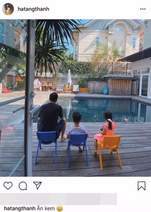 Khoảnh khắc bình dị của nam doanh nhân bên các con ở nhà.