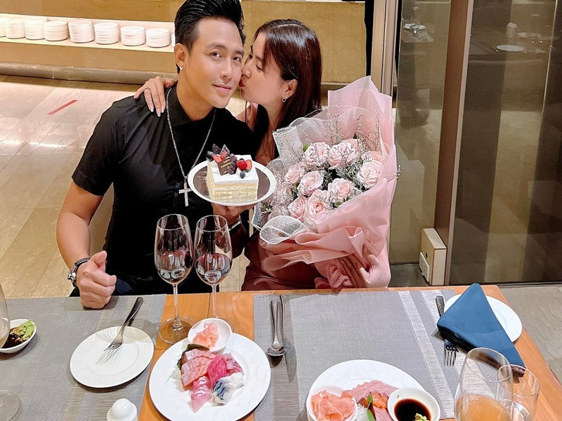 Tuy không giúp Kha Ly nhiều trong việc nhà cửa nhưng Thanh Duy lại luôn biết cách lấy lòng vợ. Mỗi khi vợ giận hay buồn, nam diễn viên lại chuyển khoản.