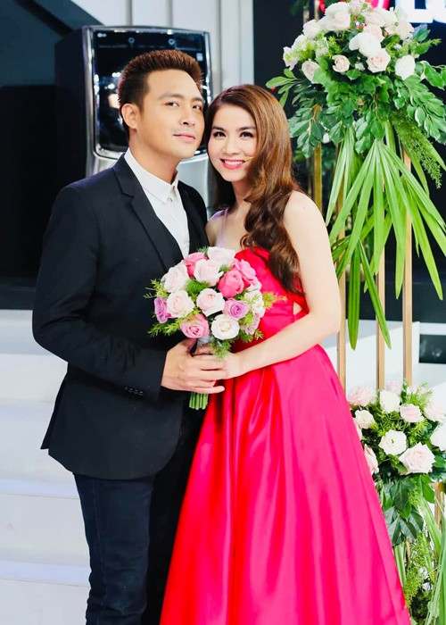 Vợ chồng Thanh Duy không có bí mật riêng. Nam diễn viên đưa điện thoại, cả mật khẩu email, Facebook cho vợ.