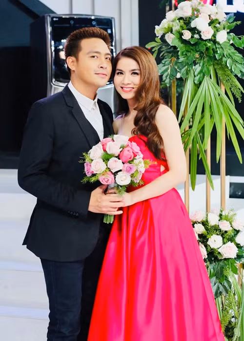 Vợ chồng Thanh Duy không có bí mật riêng. Nam diễn viên đưa điện thoại, cả mật khẩu email, Facebook cho vợ.