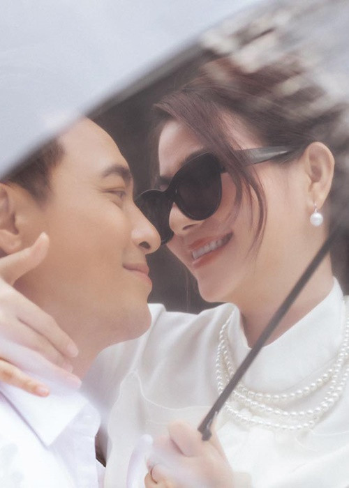 Thanh Duy thích đá bóng và uống cafe sáng nên cô chưa bao giờ cô bắt anh ở nhà với mình.