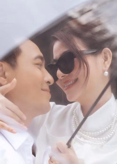 Thanh Duy thích đá bóng và uống cafe sáng nên cô chưa bao giờ cô bắt anh ở nhà với mình.