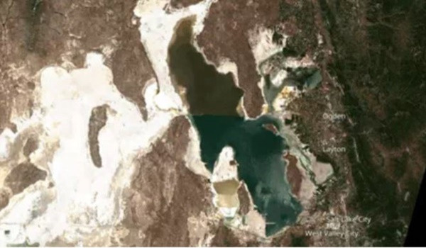 Mot trong nhung ho nuoc lon nhat Trai Dat dang “teo nho” nghiem trong