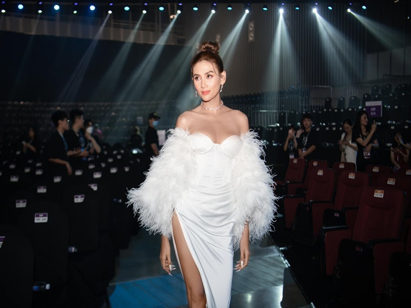 Nhan sắc của Võ Hoàng Yến ngày càng lên hương sau 14 năm cô giành ngôi vị á hậu.