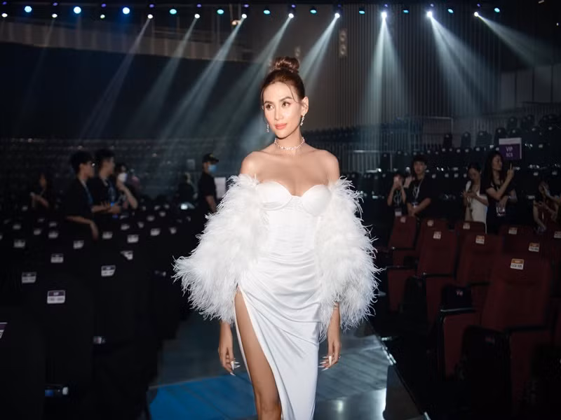 Nhan sắc của Võ Hoàng Yến ngày càng lên hương sau 14 năm cô giành ngôi vị á hậu.