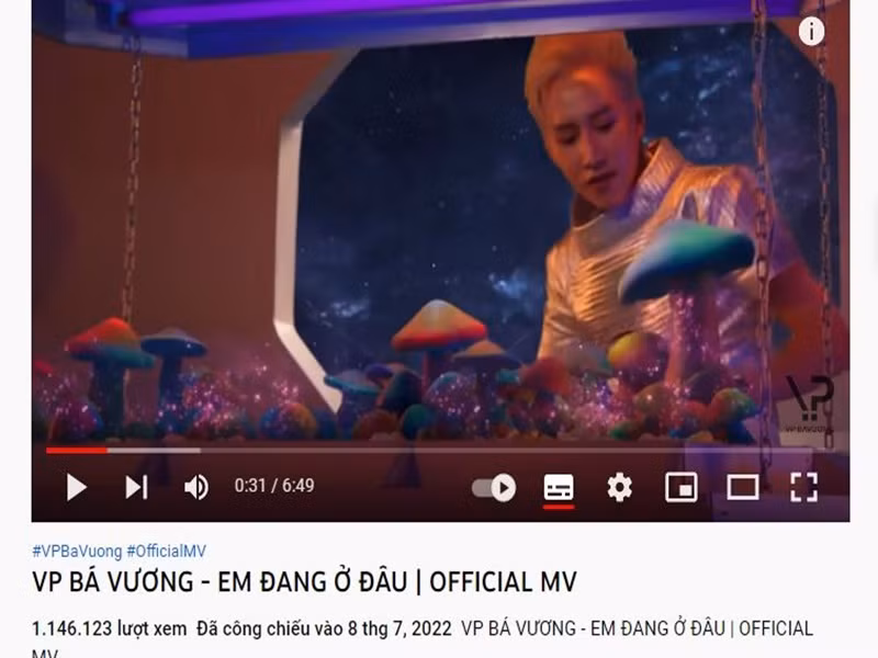 Tuy MV "Em đang ở đâu?" được đầu tư đến 10 tỷ nhưng lại không gây ấn tượng mạnh. Đến nay, sau gần 1 tháng ra mắt, sản phẩm này chỉ đạt 1,1 triệu lượt xem trên Youtube. Ảnh chụp màn hình